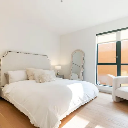 2Br Hollywood Luxurious Condo
